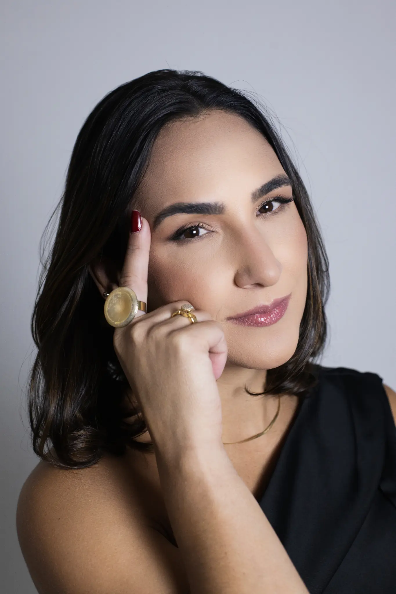 Dra Paula Zago explicando tratamento